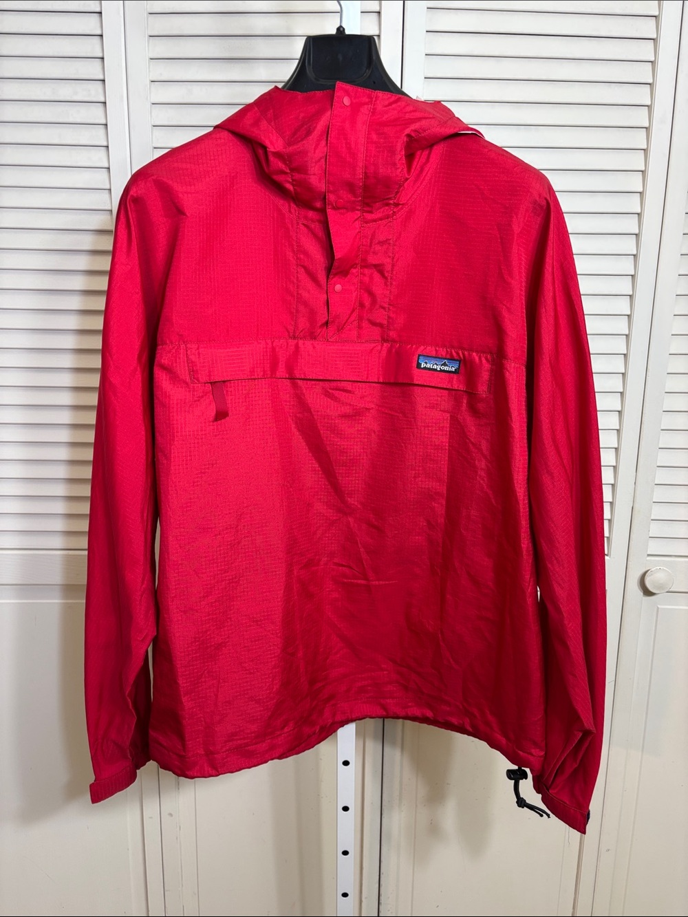 Patagonia Men's Red Hooded Hooded Pullover Windbreaker Medium